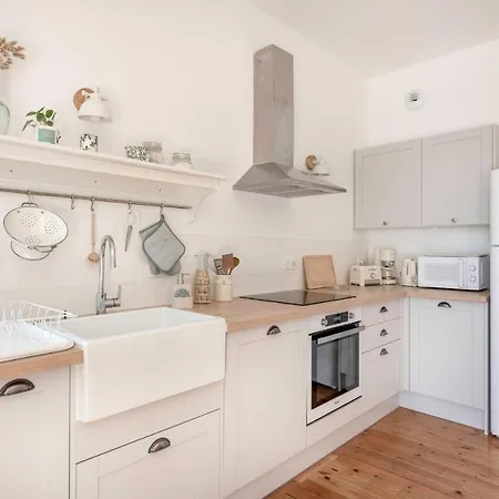 Appartement à 400m De La Plage, 4 Adultes 4 Enfants *