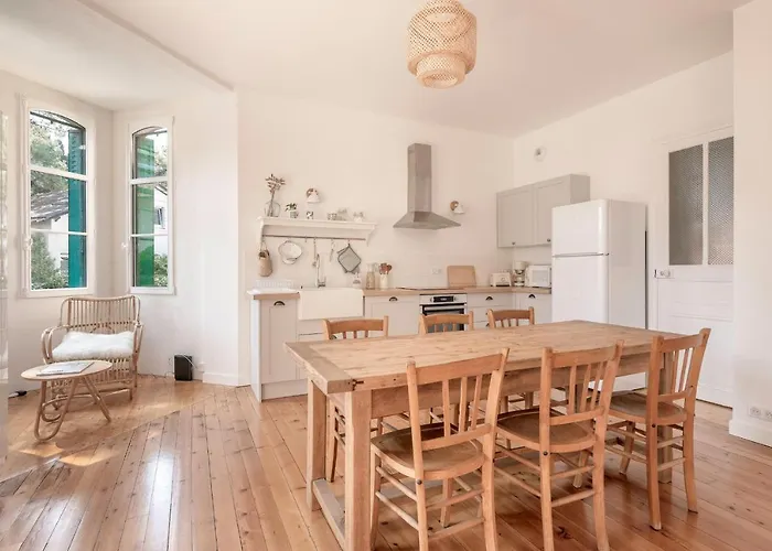 à 400m De La Plage, 4 Adultes 4 Enfants